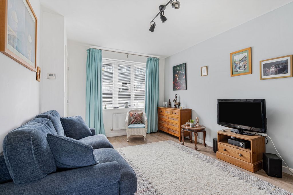 Property photo 2 of 21