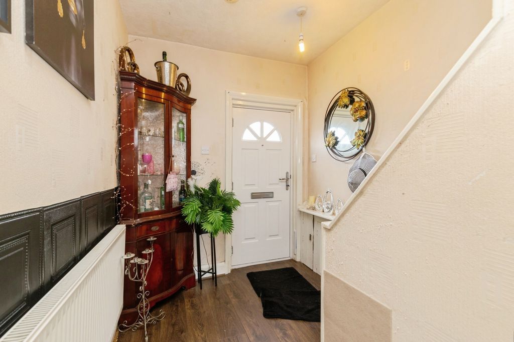 Property photo 3 of 17 Hallway