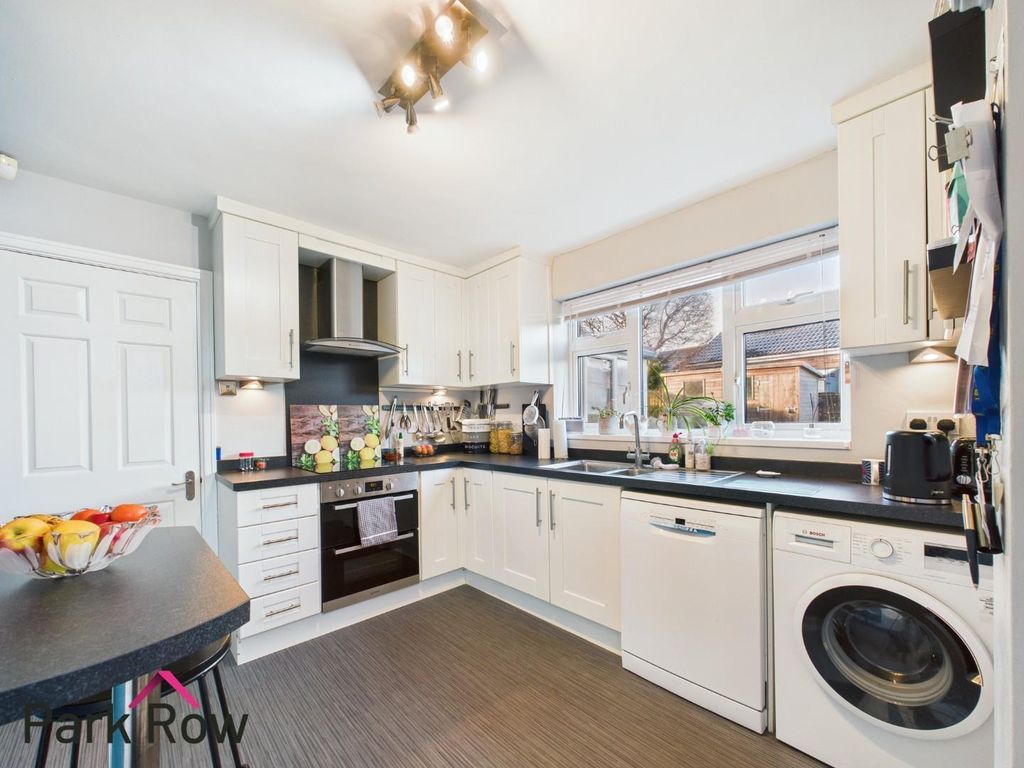 Property photo 3 of 19 Kitchen