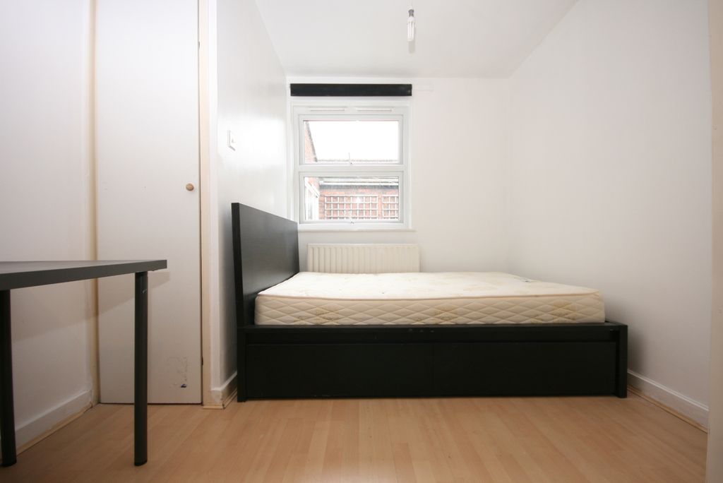 Property photo 3 of 11 Bedroom 2