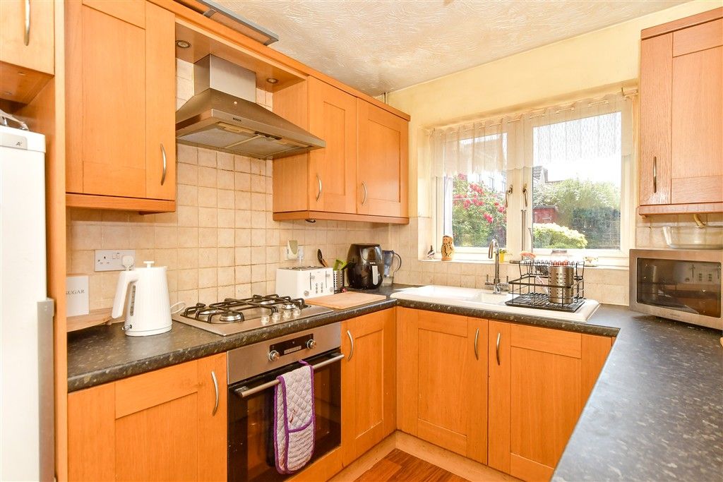 Property photo 3 of 10 Kitchen