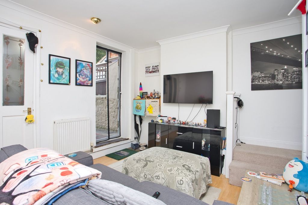 Property photo 2 of 8 Picture 2