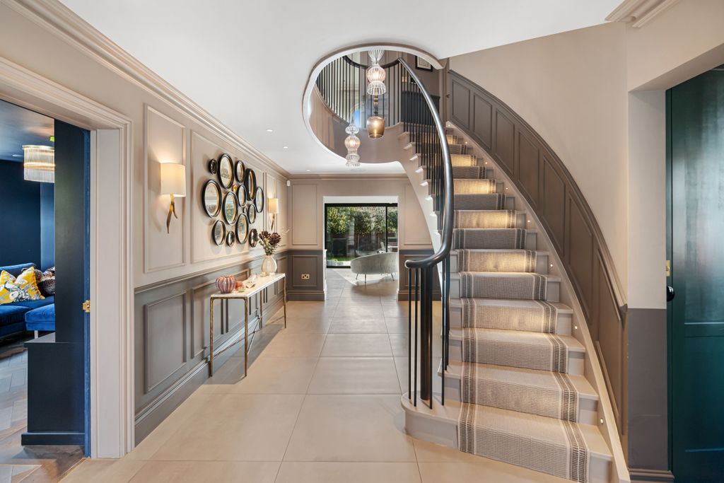 Property photo 2 of 25