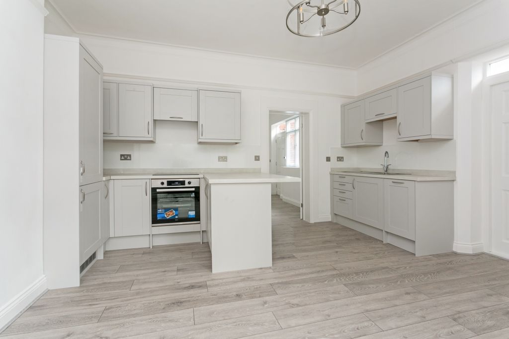 Property photo 2 of 10 Kitchen