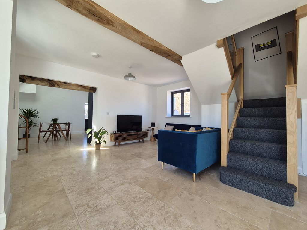 Property photo 3 of 12 19Be772E-A5Fc-420c-8517-108Ea72358c0
