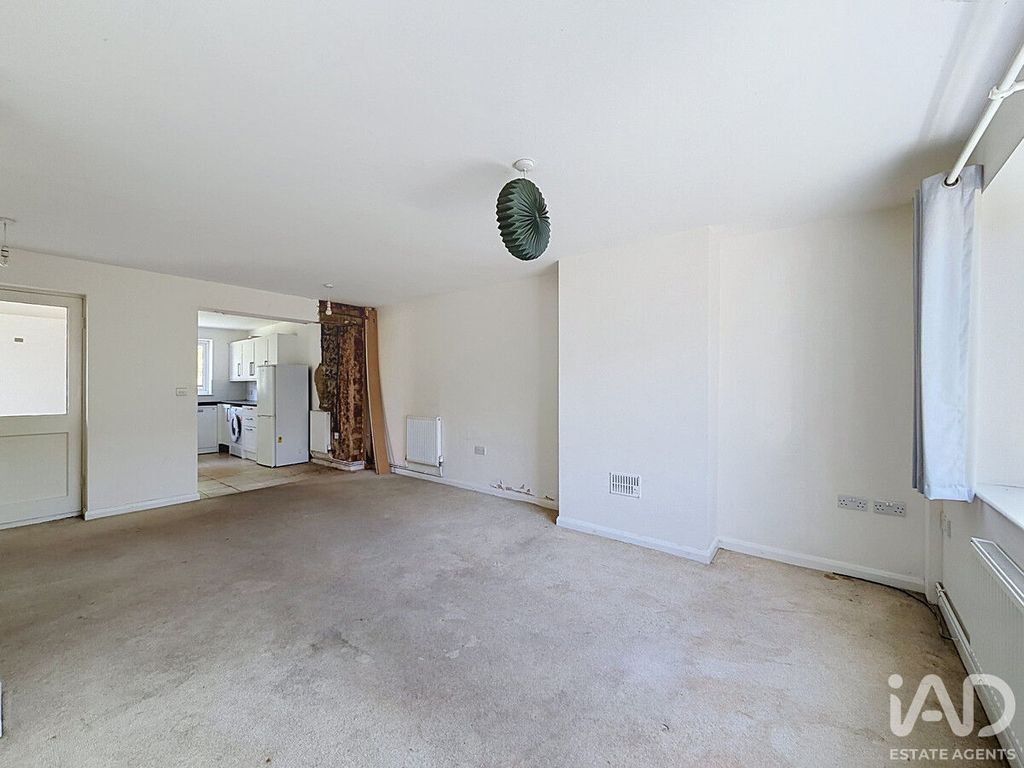 Property photo 2 of 13