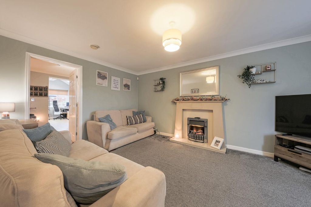 Property photo 3 of 21 Living Room