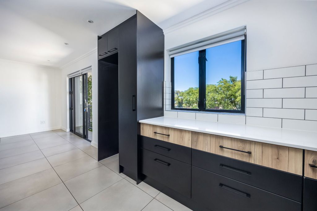 Property photo 2 of 19 Dbv1742361