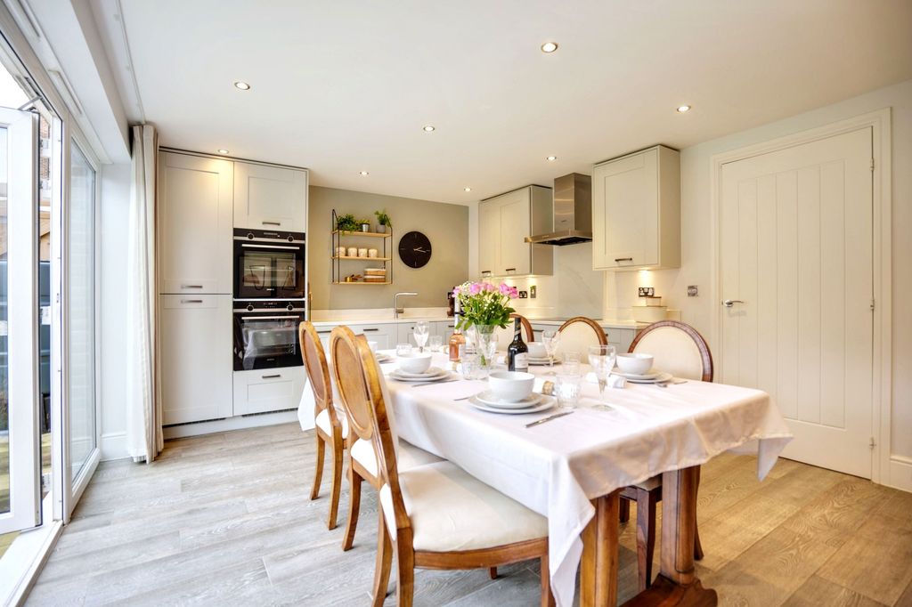 Property photo 2 of 27