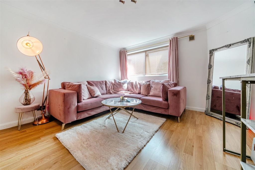 Property photo 1 of 12 Living Room