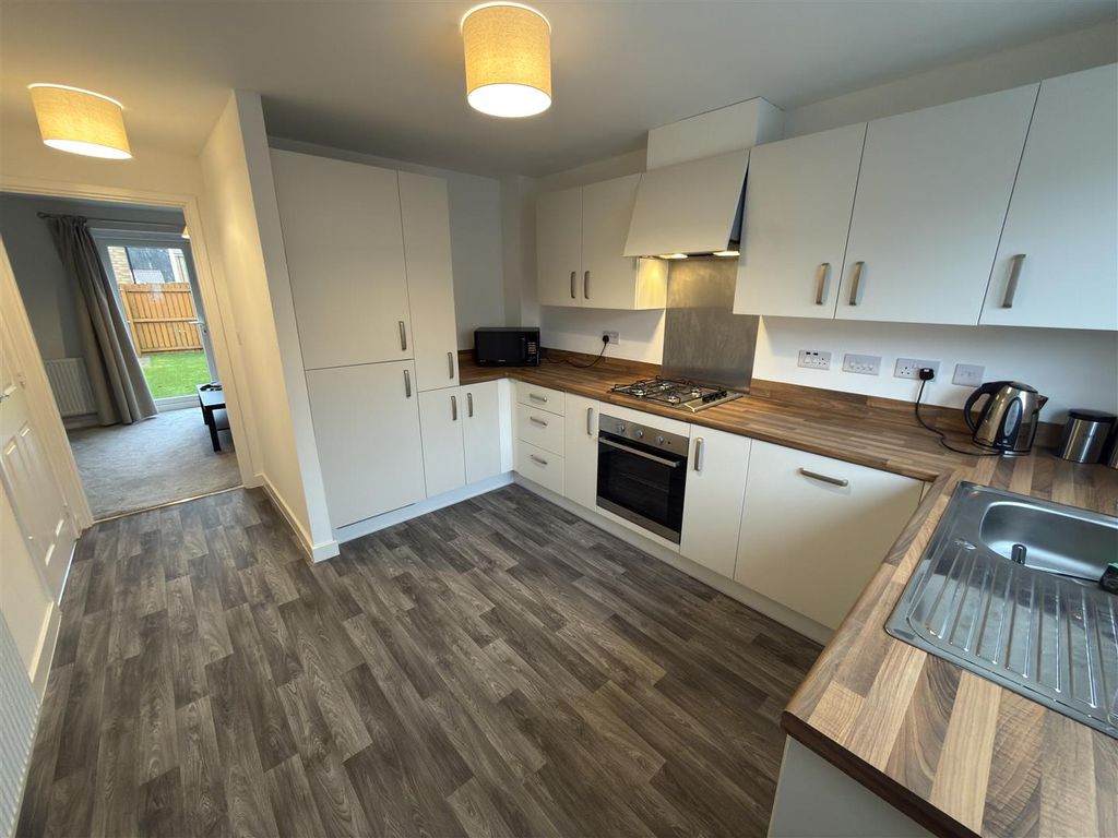 Property photo 3 of 9 Kitchen