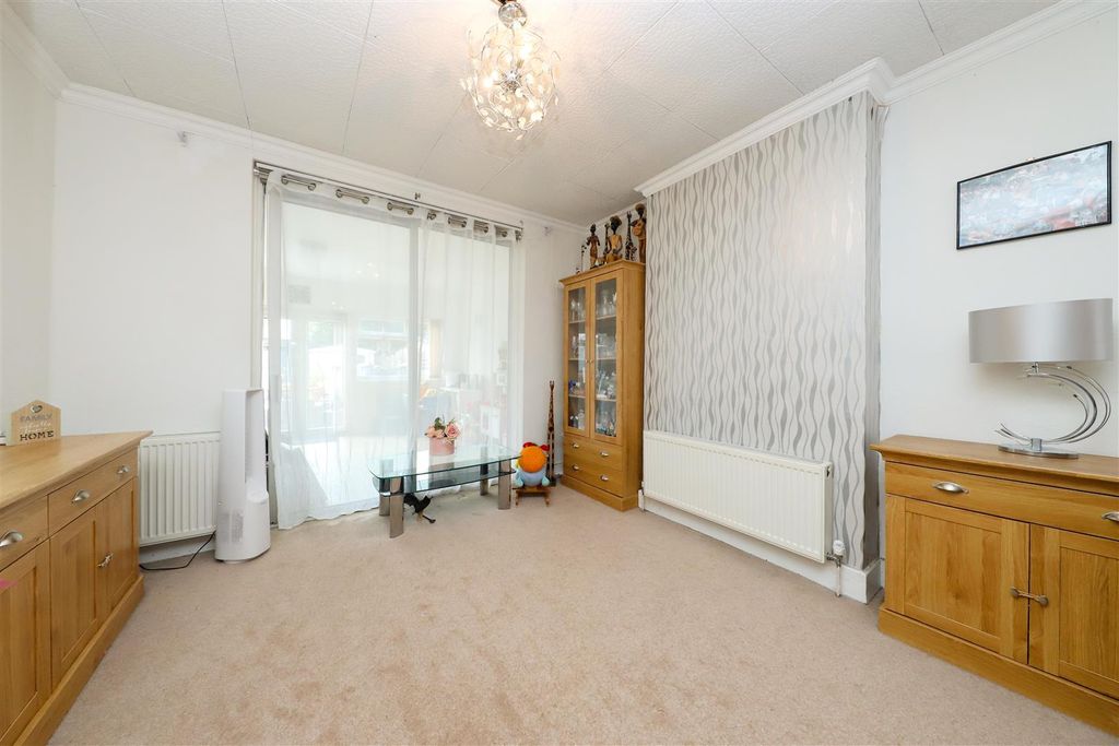 Property photo 3 of 10 Dining Room