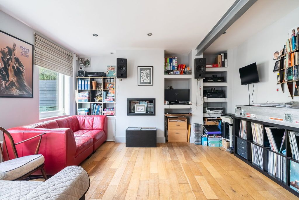 Property photo 2 of 18