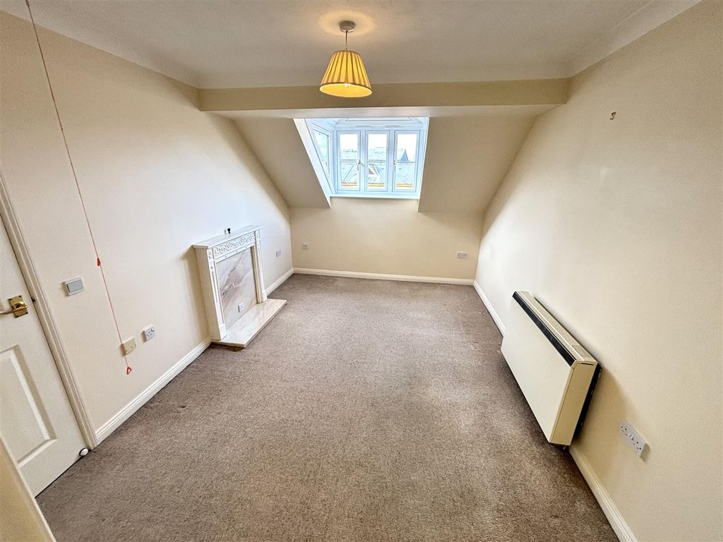 Property photo 2 of 8 Living Room