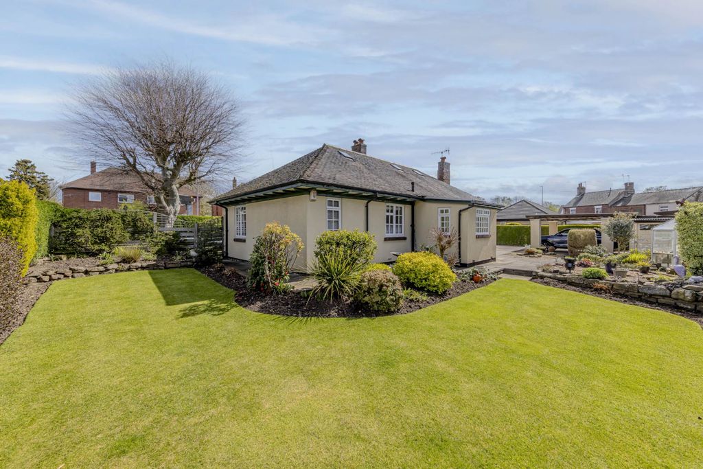 Property photo 1 of 32