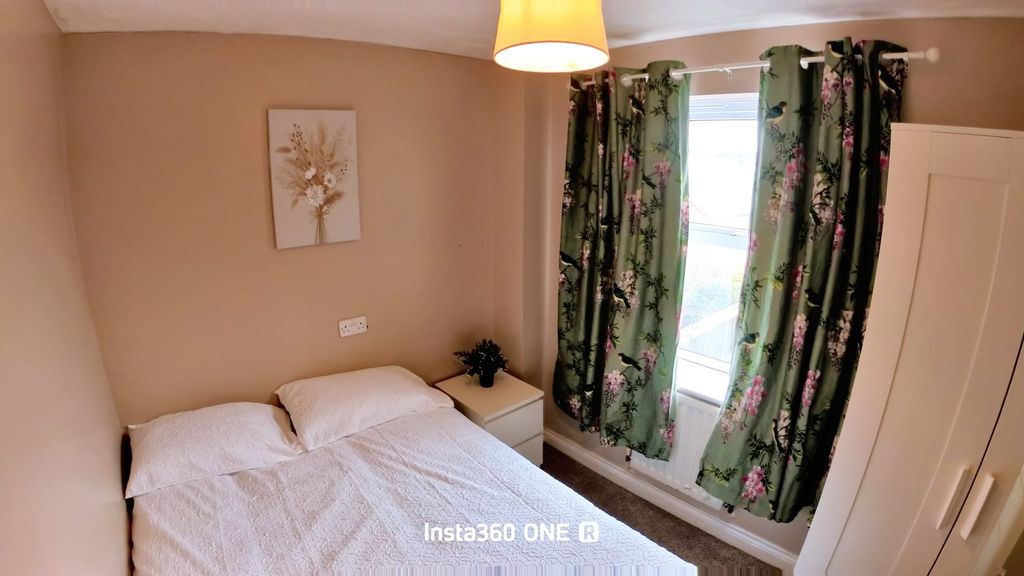 Property photo 1 of 11 Room 1