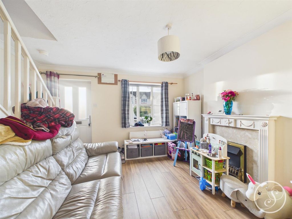 Property photo 2 of 11 Lounge