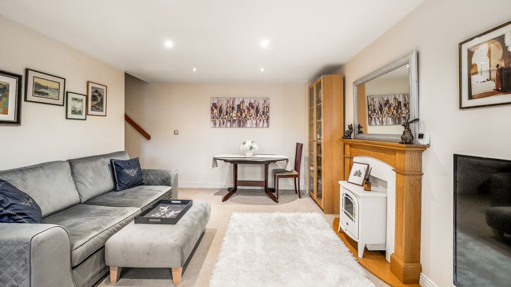 Millers Croft, Malvern WR14, 2 bed barn conversion for sale, £300,000 ...