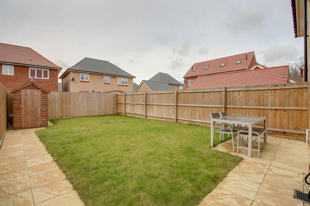 Property photo 3 of 12 Garden