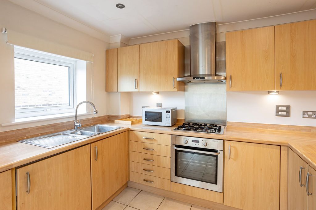 Property photo 3 of 11 Kitchen
