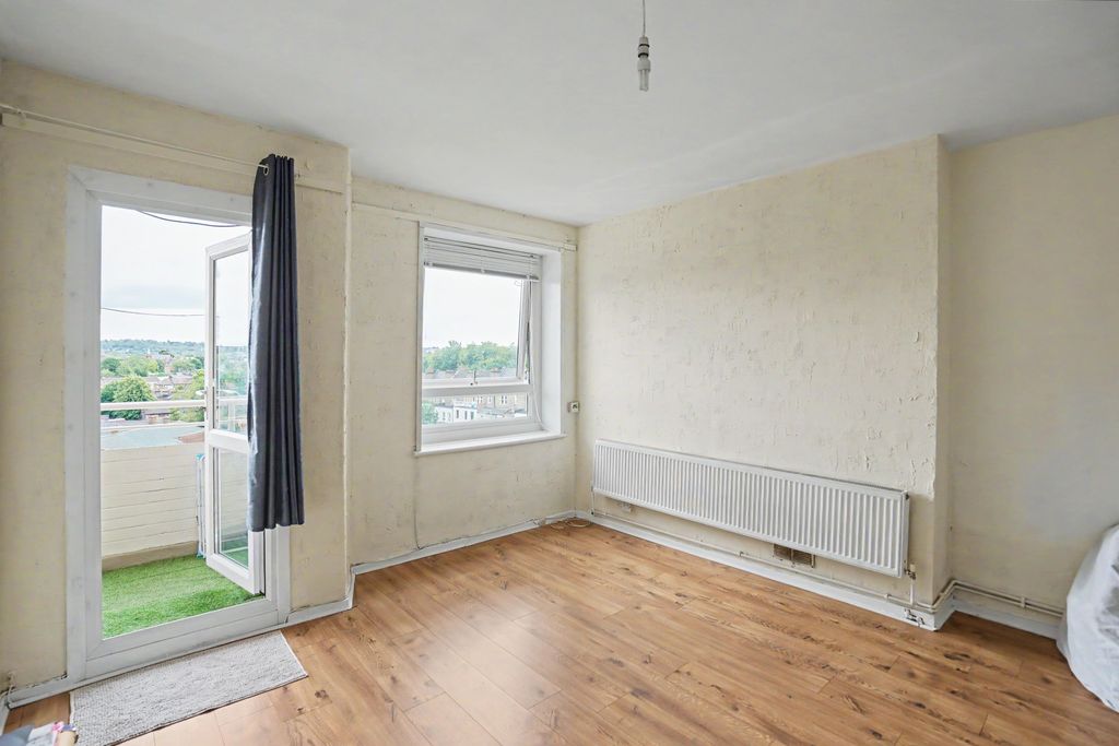 Property photo 3 of 17 Flat 25, Maskall Close, High Trees, Tulse Hill, London, Sw2 3Ph