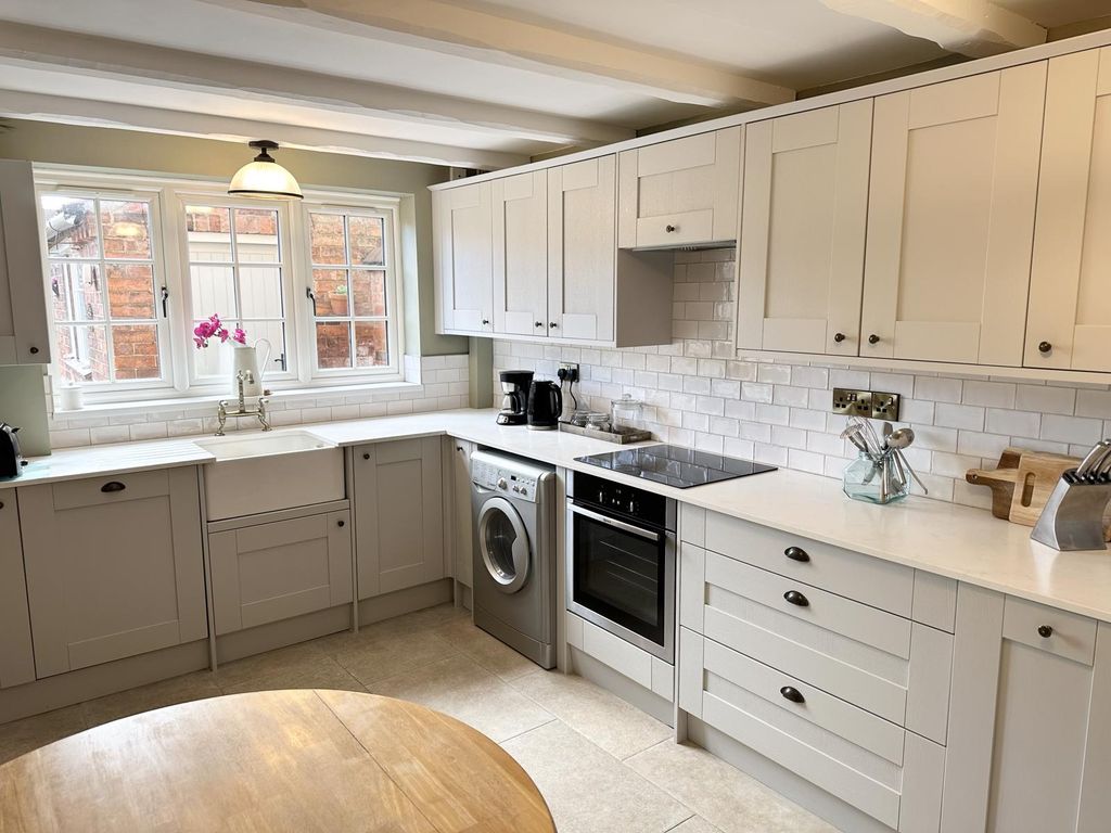 Property photo 2 of 21 Kitchen