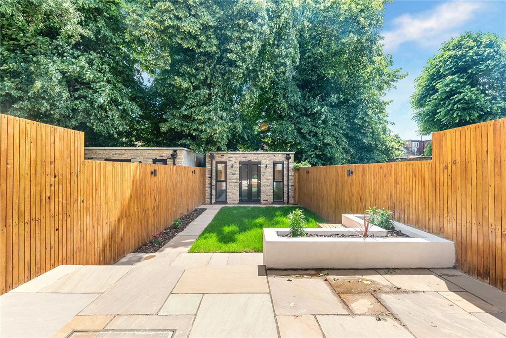 Property photo 3 of 19 Picture No. 10