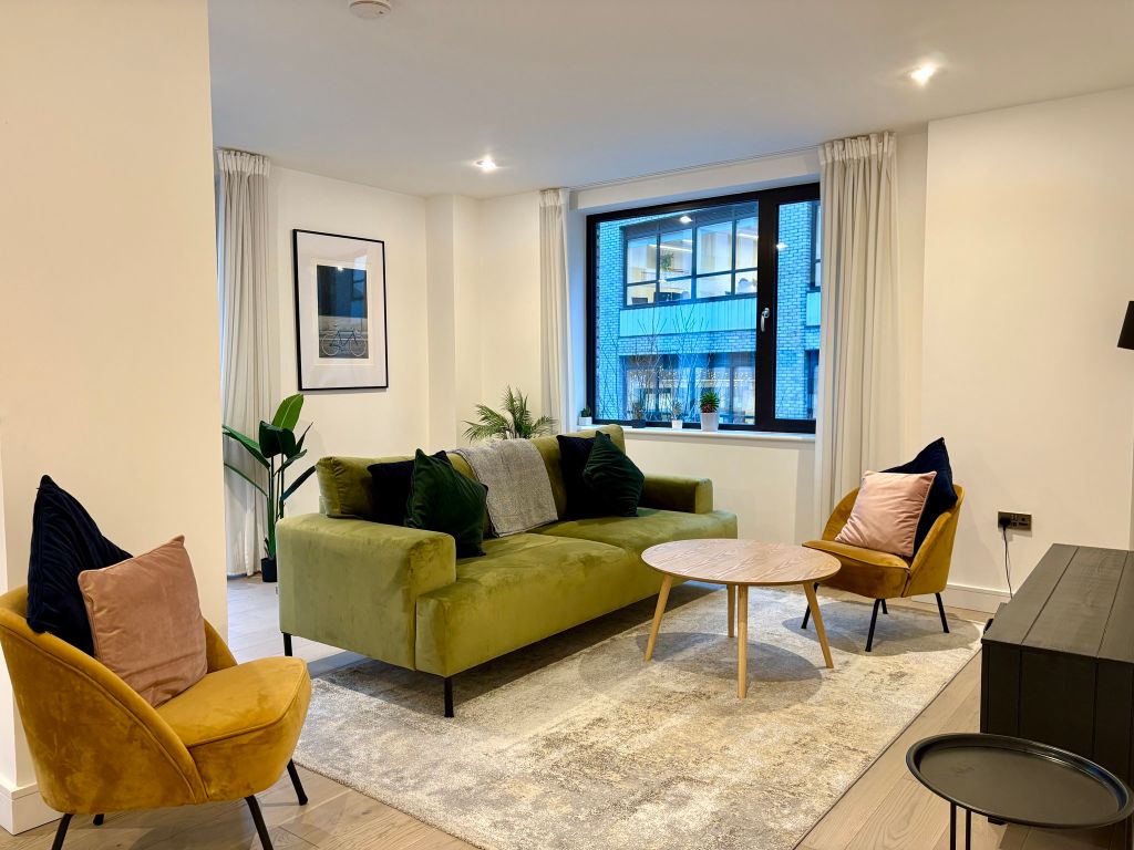 Property photo 1 of 31 Living Room