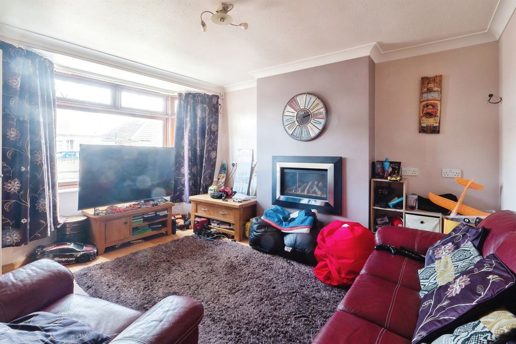 Property photo 2 of 17