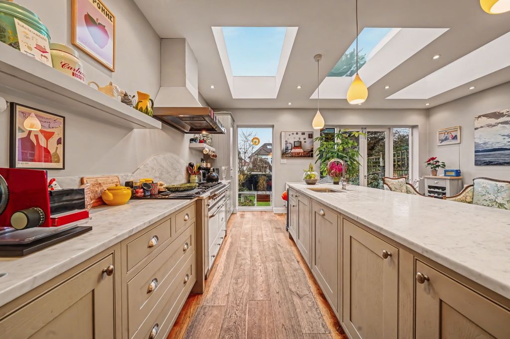 Property photo 3 of 18 4830043