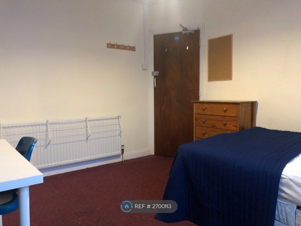Property photo 3 of 7 Room 2 £680 Pcm Towards Door