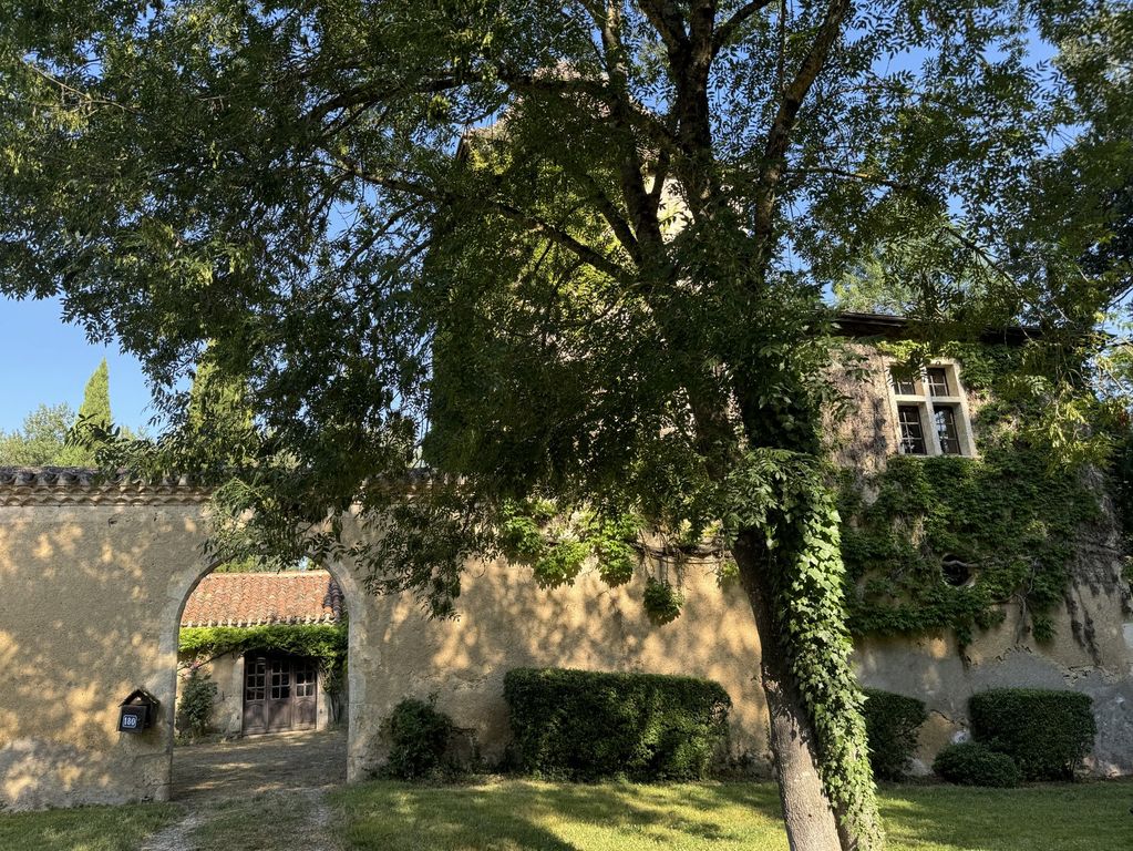 Property photo 2 of 47