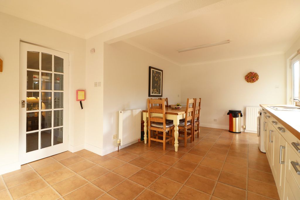 Property photo 3 of 25