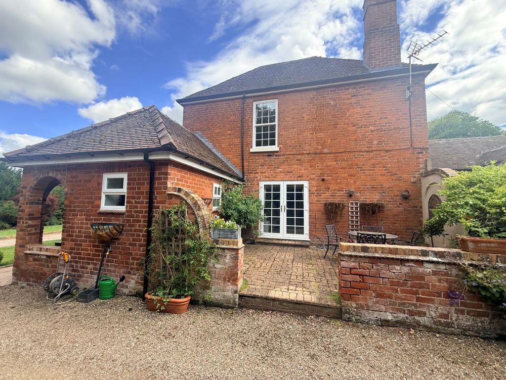 Property photo 2 of 25