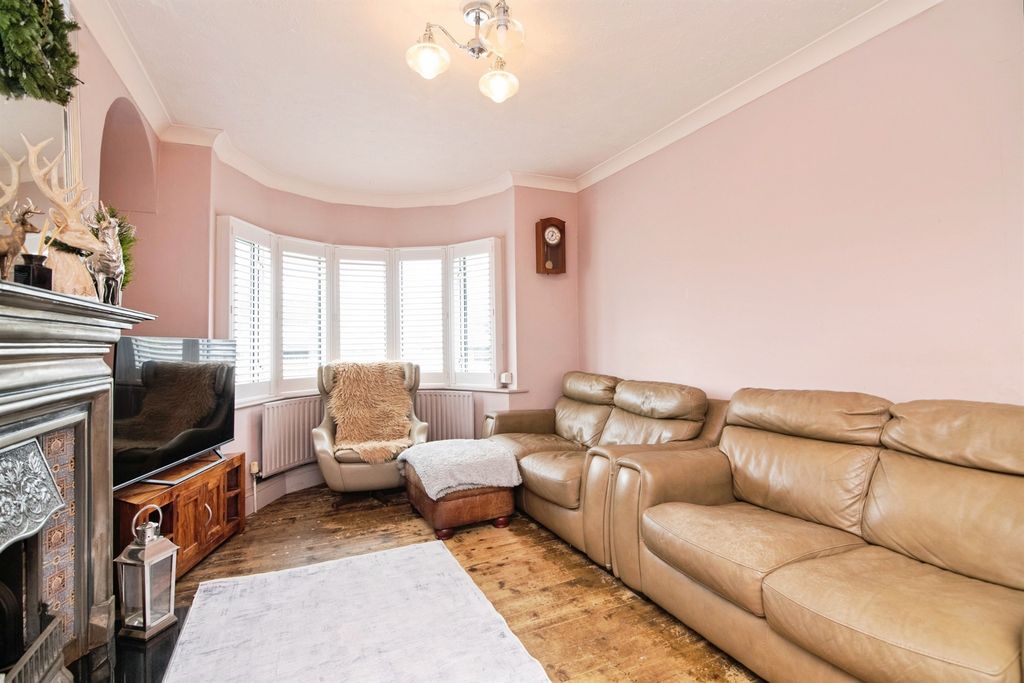 Property photo 2 of 21