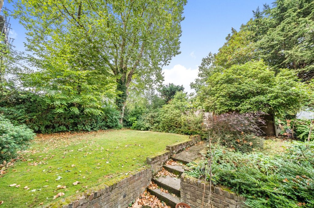 Property photo 3 of 9 Communal Garden