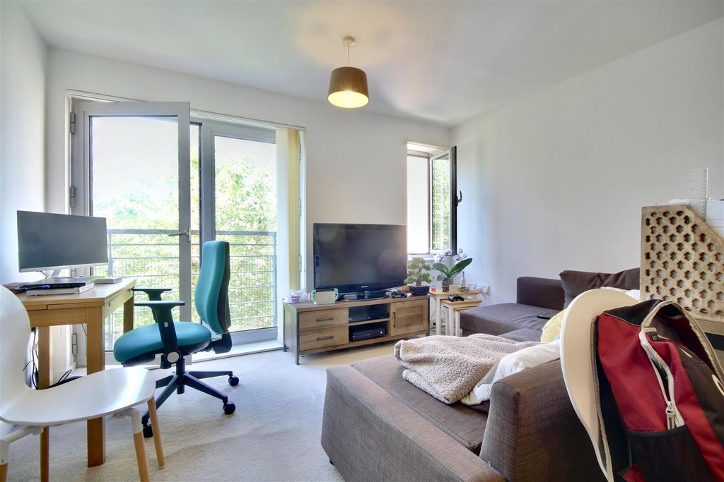 Property photo 1 of 7 006Acd9F-0Fb2-4894-B822-78Bdd5687225_1_201_A.Jpeg