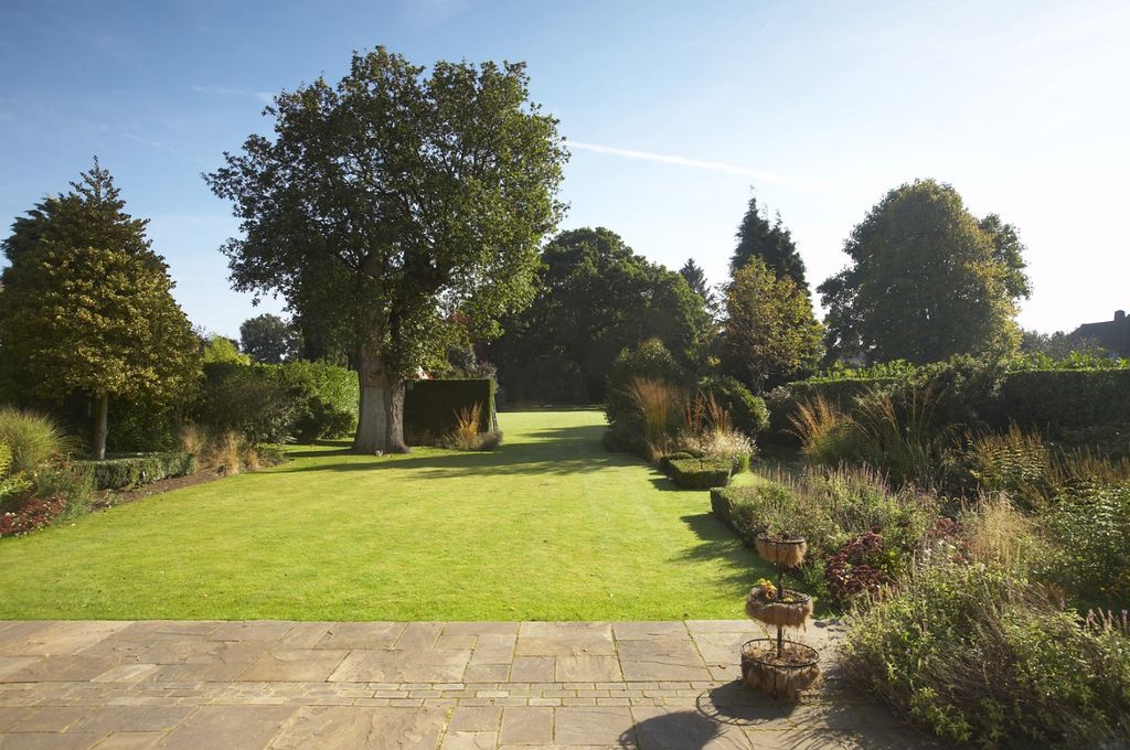 Property photo 2 of 7 1