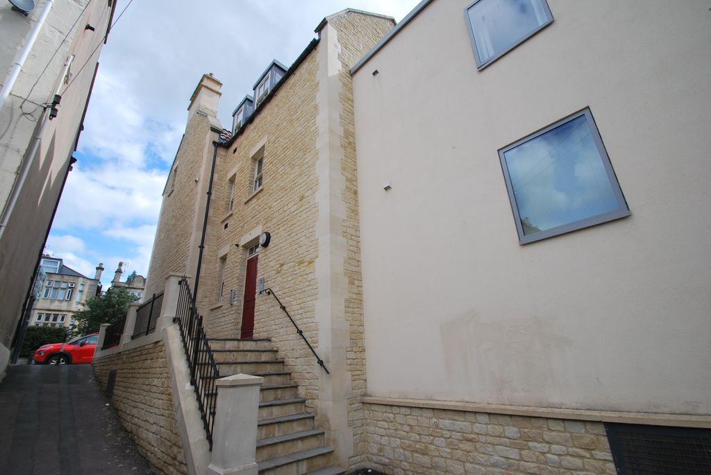 Property photo 1 of 6 Exterior