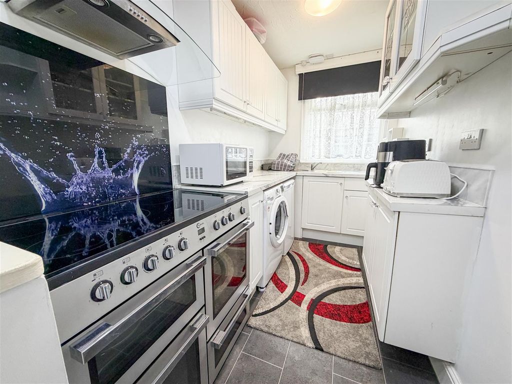 Property photo 2 of 12 Kitchen