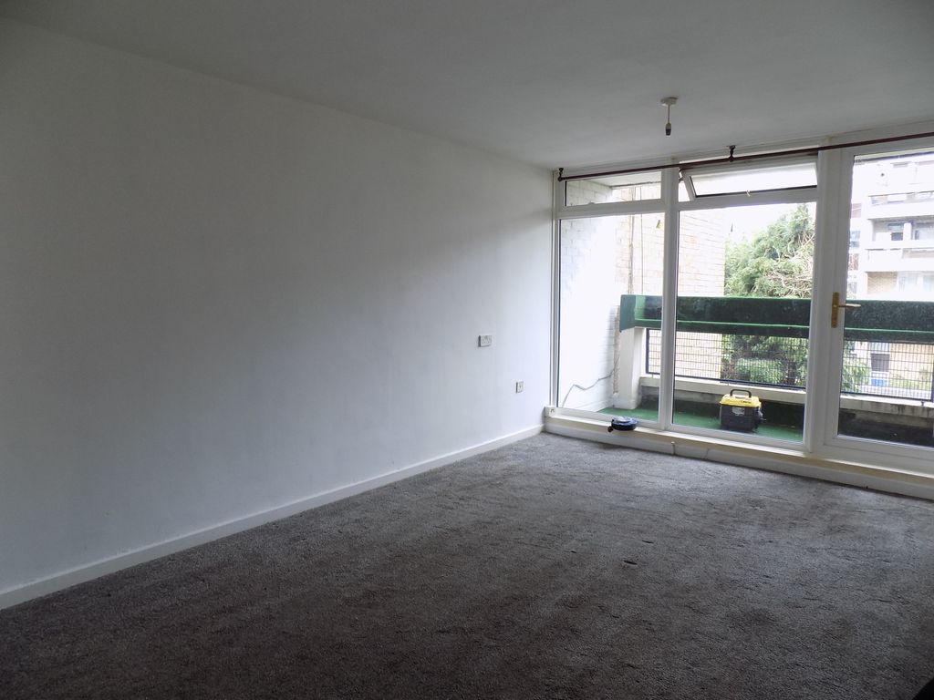 Property photo 1 of 10 Living Room