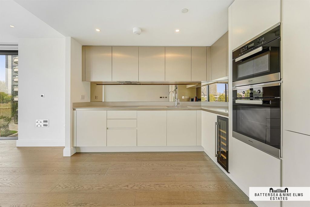 Property photo 2 of 27