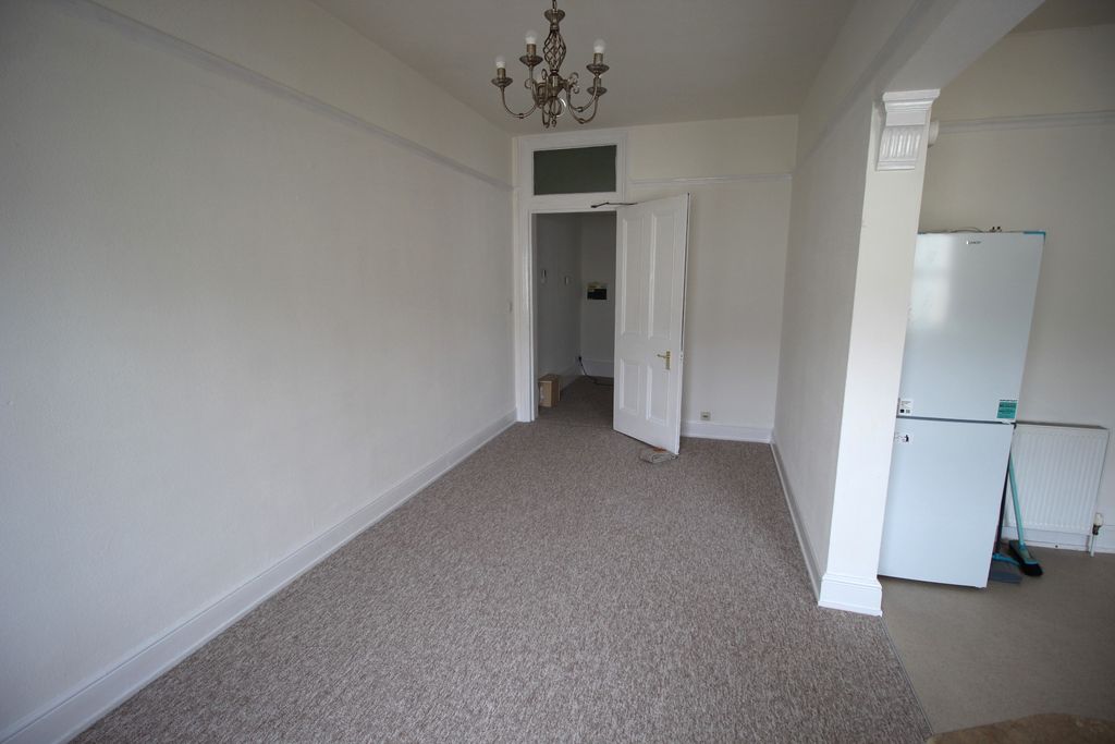 Property photo 3 of 14 Lounge