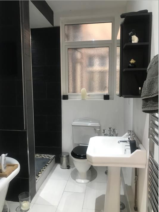 Property photo 1 of 11 Bathroom