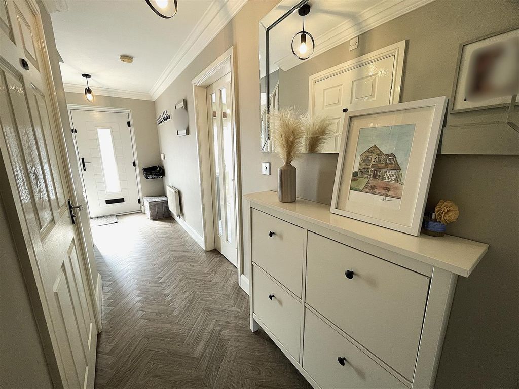 Property photo 3 of 30 Entrance Hallway