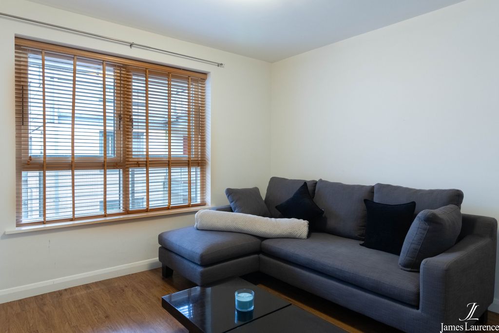 Property photo 3 of 20 8X1A3288-Hdr