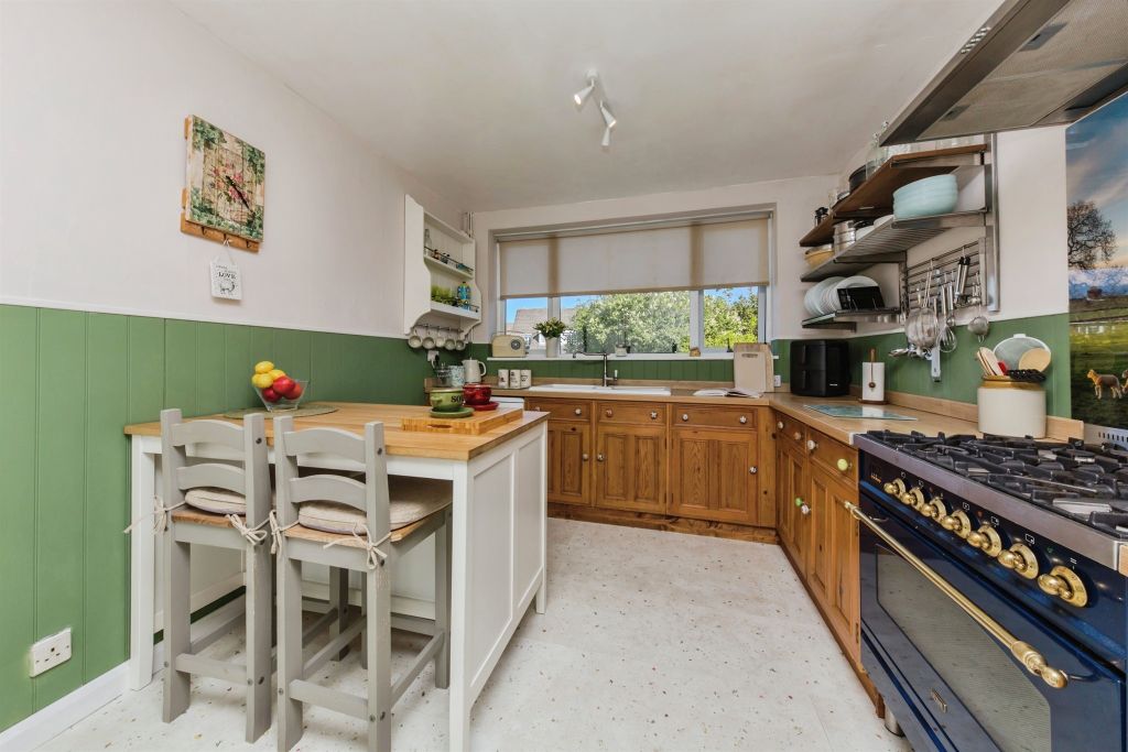 Property photo 3 of 27 Garden Room: