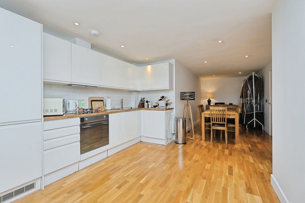 Property photo 3 of 9 Pbox-Img.Jpg