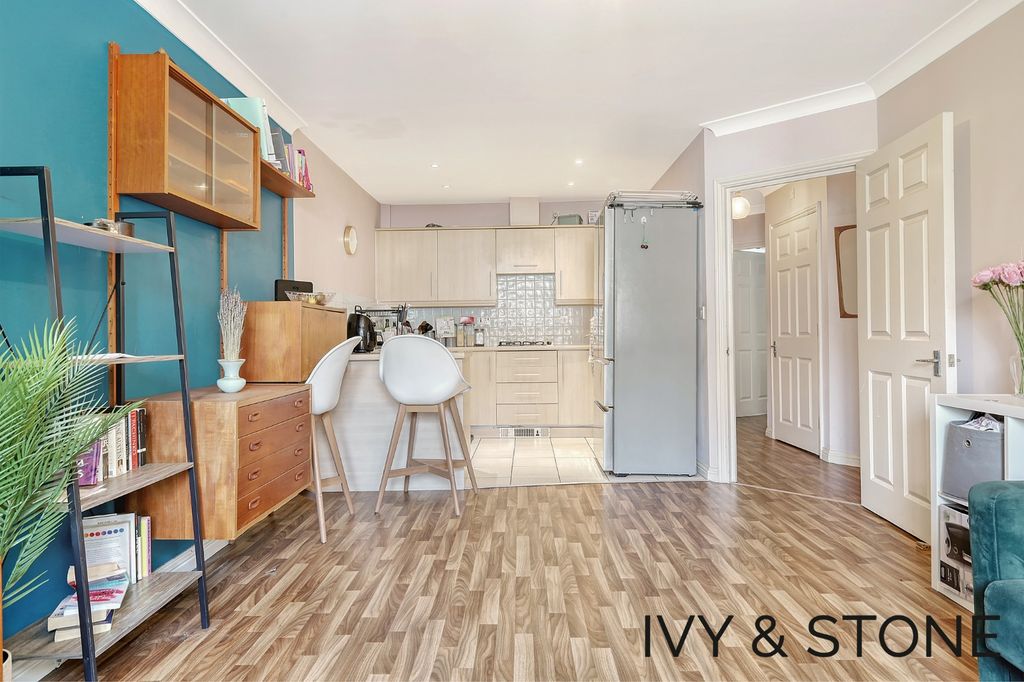 Property photo 2 of 14 4799171