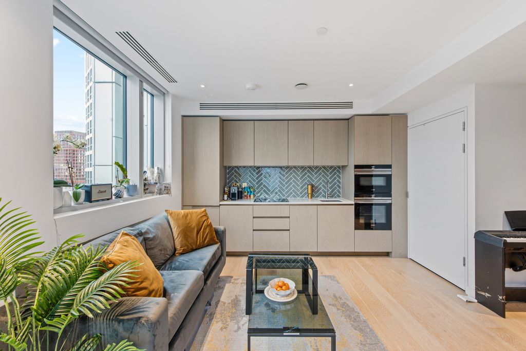 Property photo 2 of 21